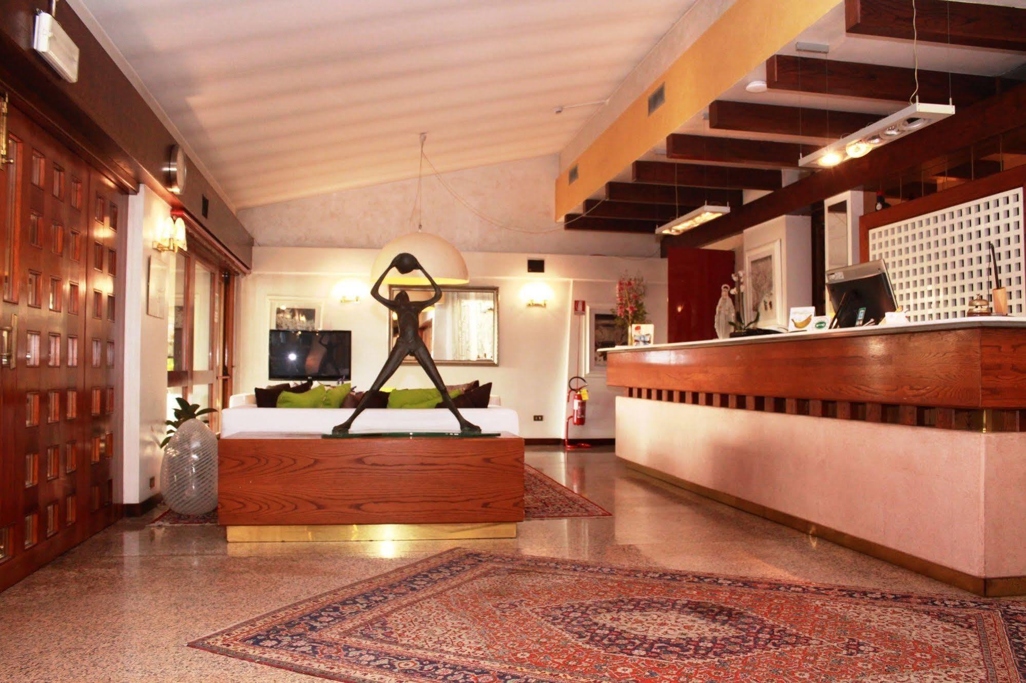 Hotel Posta 77 San Giorgio In Bosco Ngoại thất bức ảnh